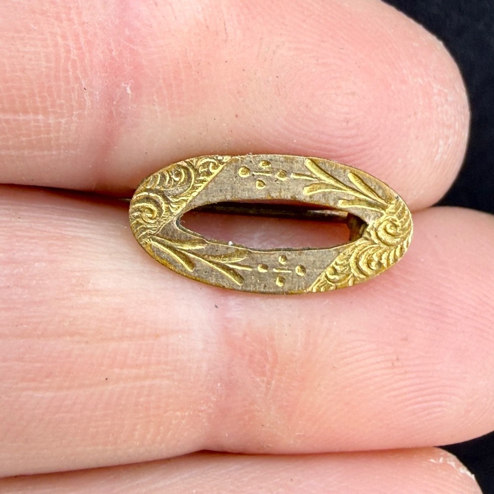 Vintage Estate Brooch Gold Front Oval Engraved Floral Tiny READ